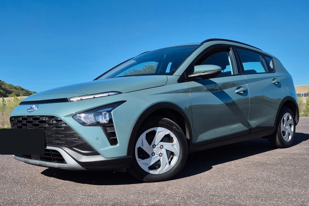 Hyundai Bayon 1.0 T-GDI Connect & Go, Automatik, Kamera, Erstzulassung 08/2023, 52.800 Kilometer, Grün